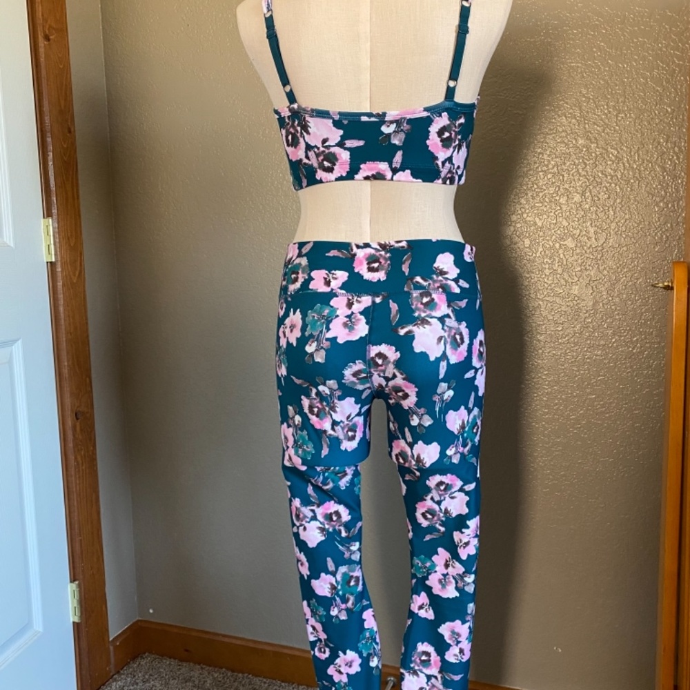 Fabletics Cherry Blossom Workout Set - image 4